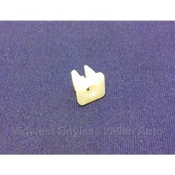 Nylon Clip Square Well Nut Screw Anchor #8 / 7mm (Fiat 124 Spider, X1/9) - OE NOS