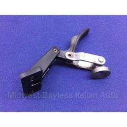 Quarter Window Rear Latch (Fiat 124 Coupe 1973-75) - U8