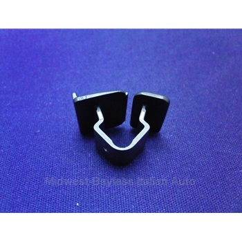 Hood Clip (Fiat 500 All 2012-19) - NEW