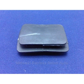 Clutch Inspection Window - Vented Plug (Fiat 500 N/A MT 2012-17) - U8